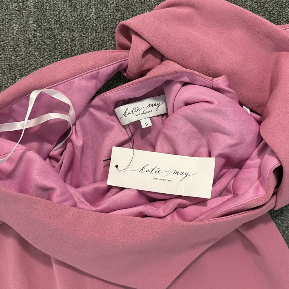 Edgy Gown in Bubblegum Pink
Katie May size small - Picture 4 of 6